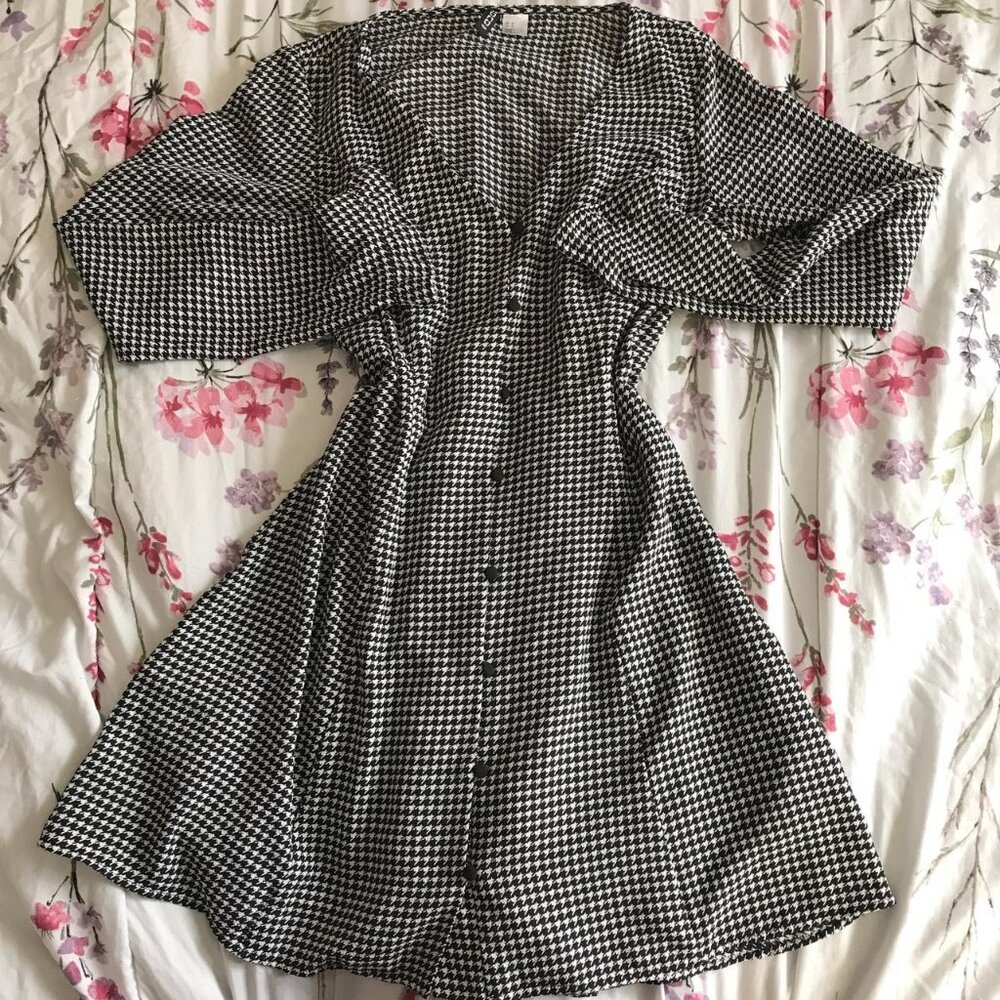 Women's White and Black Dress